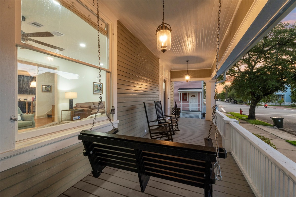 83475a56fac94d7d8ed4c927801a9ce0 Large | Beachhouse | Texas | TX | Vacation Homes | Galveston | Crystal Beach | Kokomo | Breezy Days | Beachfront Elegance | Sunrise Serenity | Southern Sands Property Management, LLC