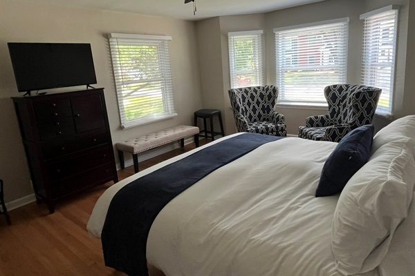 Bedroom 1 - King