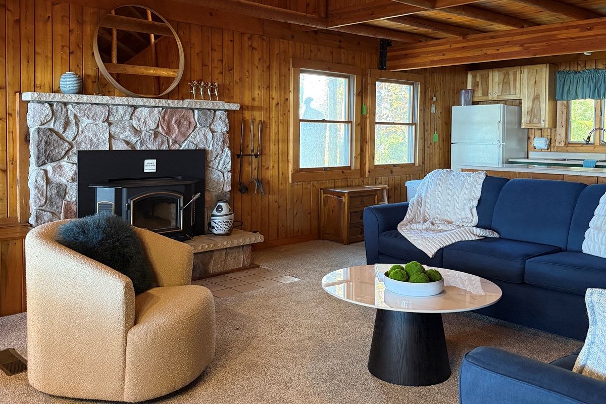 The current peninsula is a key part of the workhouse of the kitchen. While it's small, we are looking to create a mighty kitchen for turning out your favorite meals while on vacation!