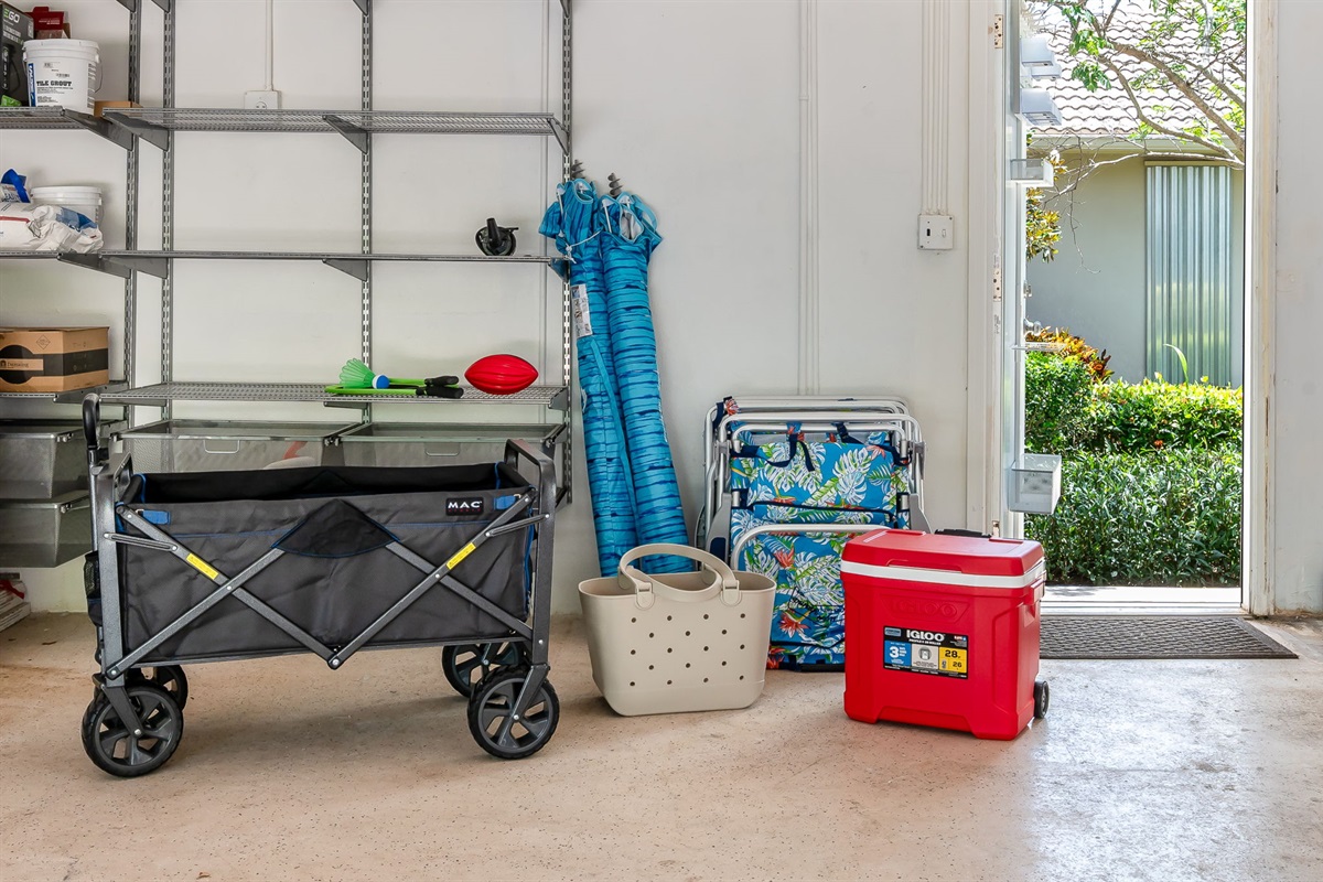 Thoughtful and quality beach gear for you to stroll to the beach with.