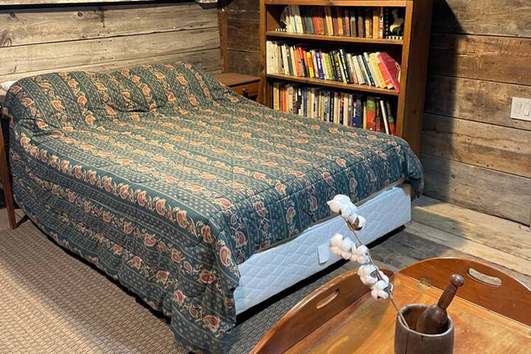 Full bed in the second bedroom.