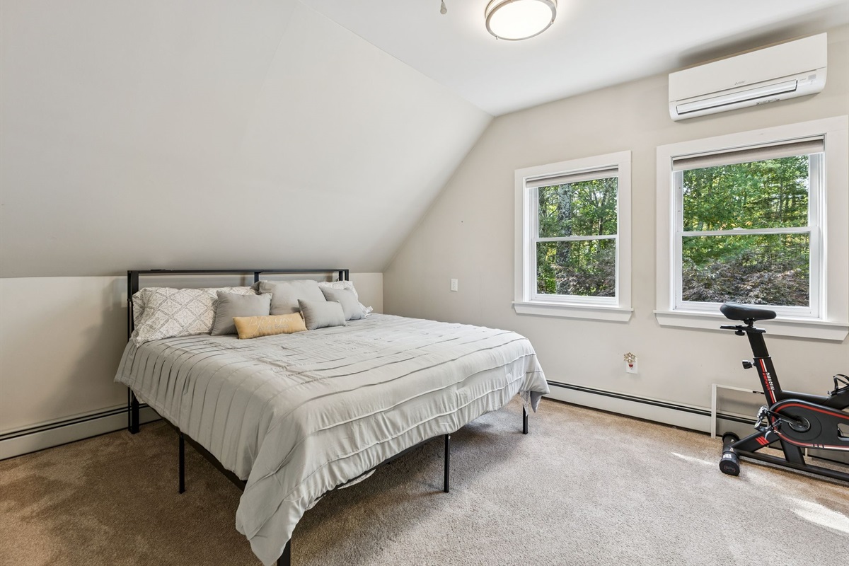 Bedroom #5 (King bed)