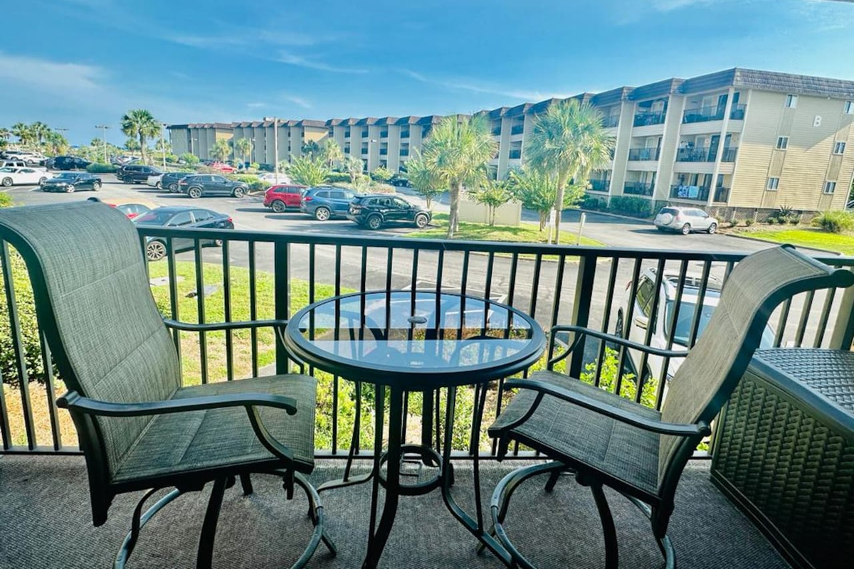 Balcony with bistro set