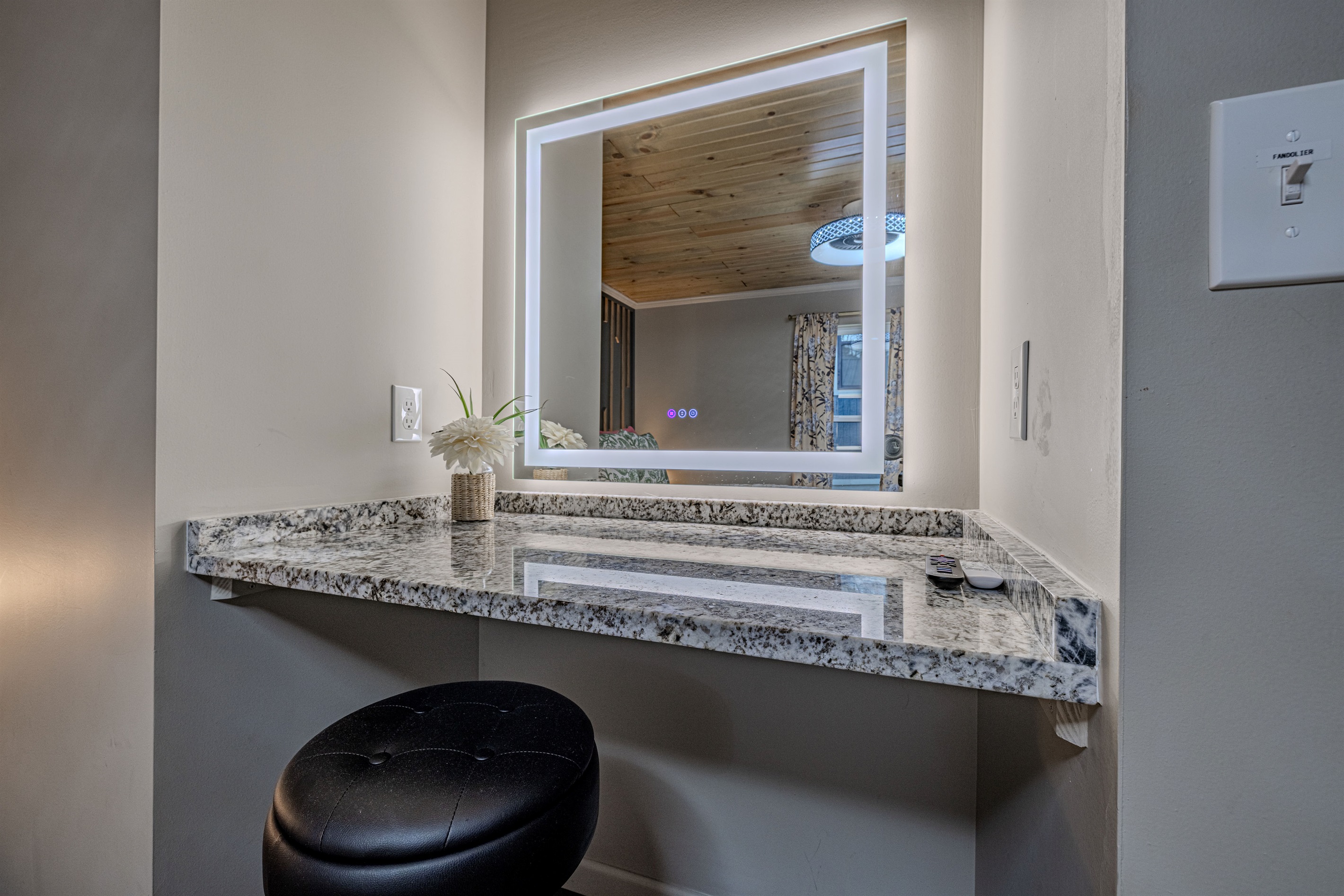 Take a moment for yourself at this stylish prep station. Whether you are applying makeup or finishing your evening routine, the bright LED border ensures you see every detail.