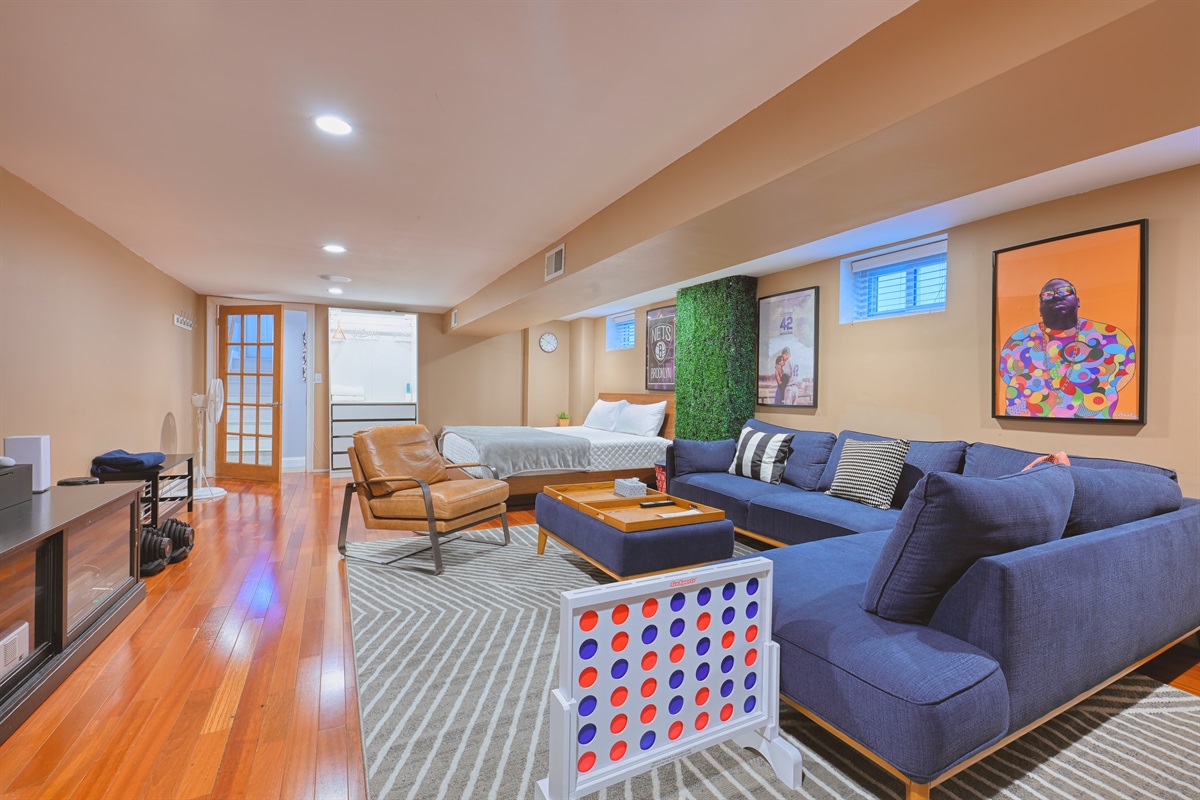 "We had a fabulous time staying here! The house was clean and spacious enough for my family of 8 people visiting NYC for the weekend. The host, Sean, was incredibly nice and generous.." Brad E. 10/2025