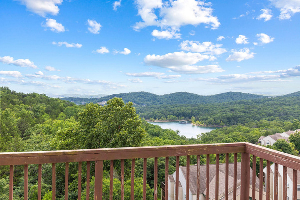 Panoramic views of Table Rock Lake and the Ozark Mountains