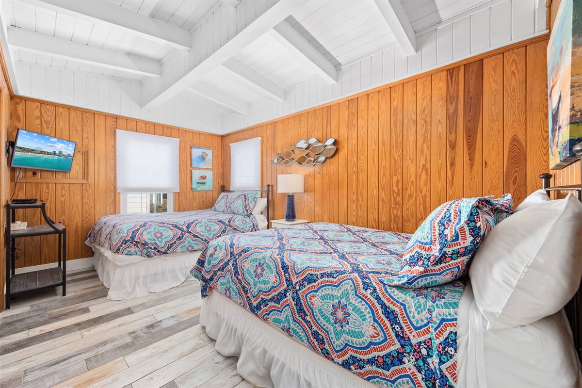 2nd Bedroom - 2 Queens