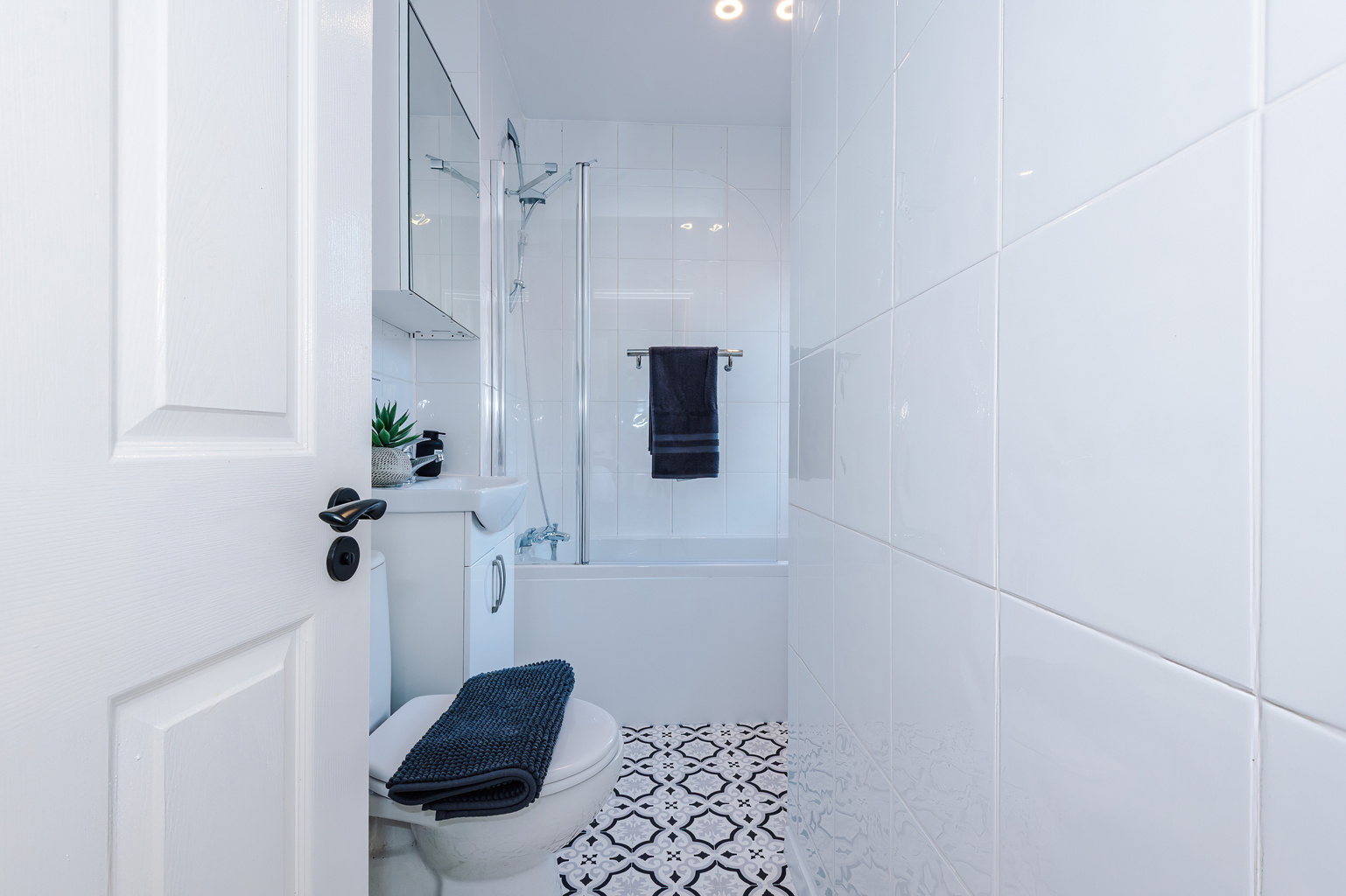 Ensuite bathroom with Shower