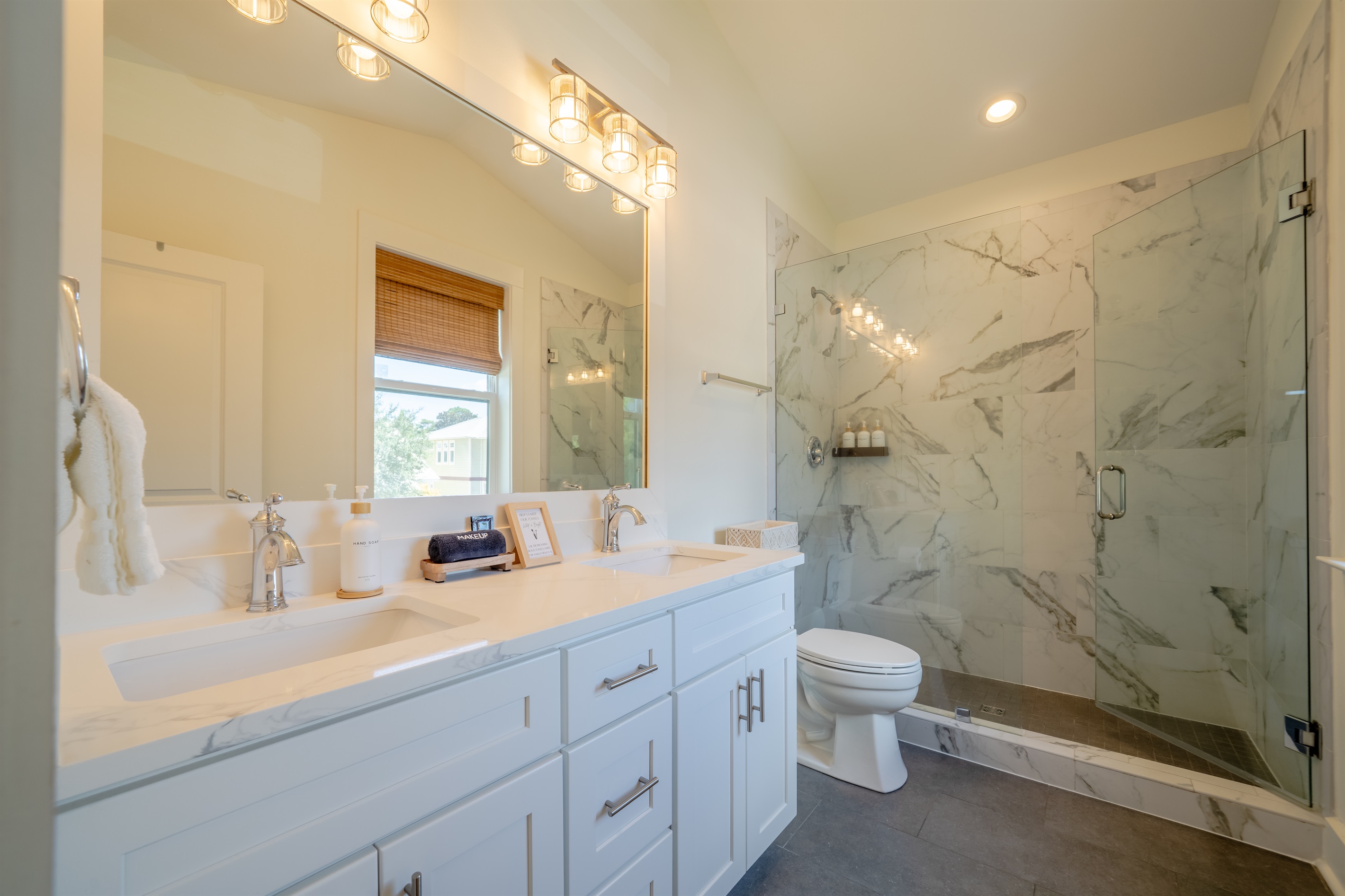 En-suite bathroom with double vanity