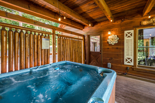 Hot tub on private deck | 1st floor