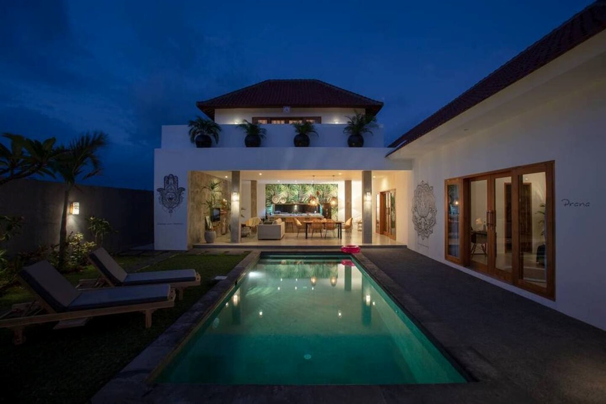 Atmosphere by night is just amazing ! Have a dinner at the villa or just drink a beer and have fun with friends.