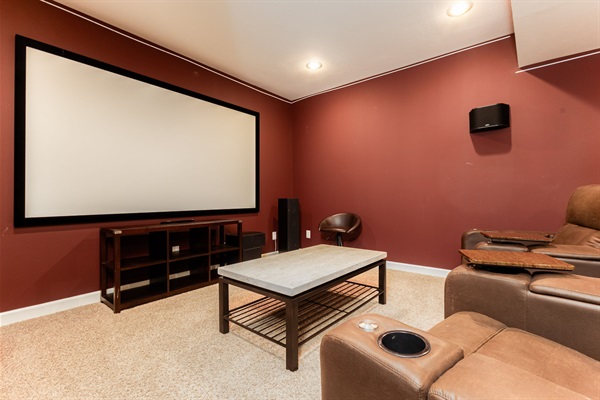 The Irish Grand | 4BR Home | 0.5 Mi to Campus | Sleeps 20, photo 2