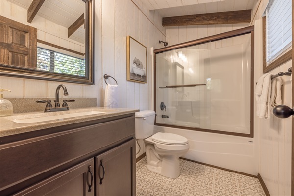 Upstairs bathroom with tub/shower combo