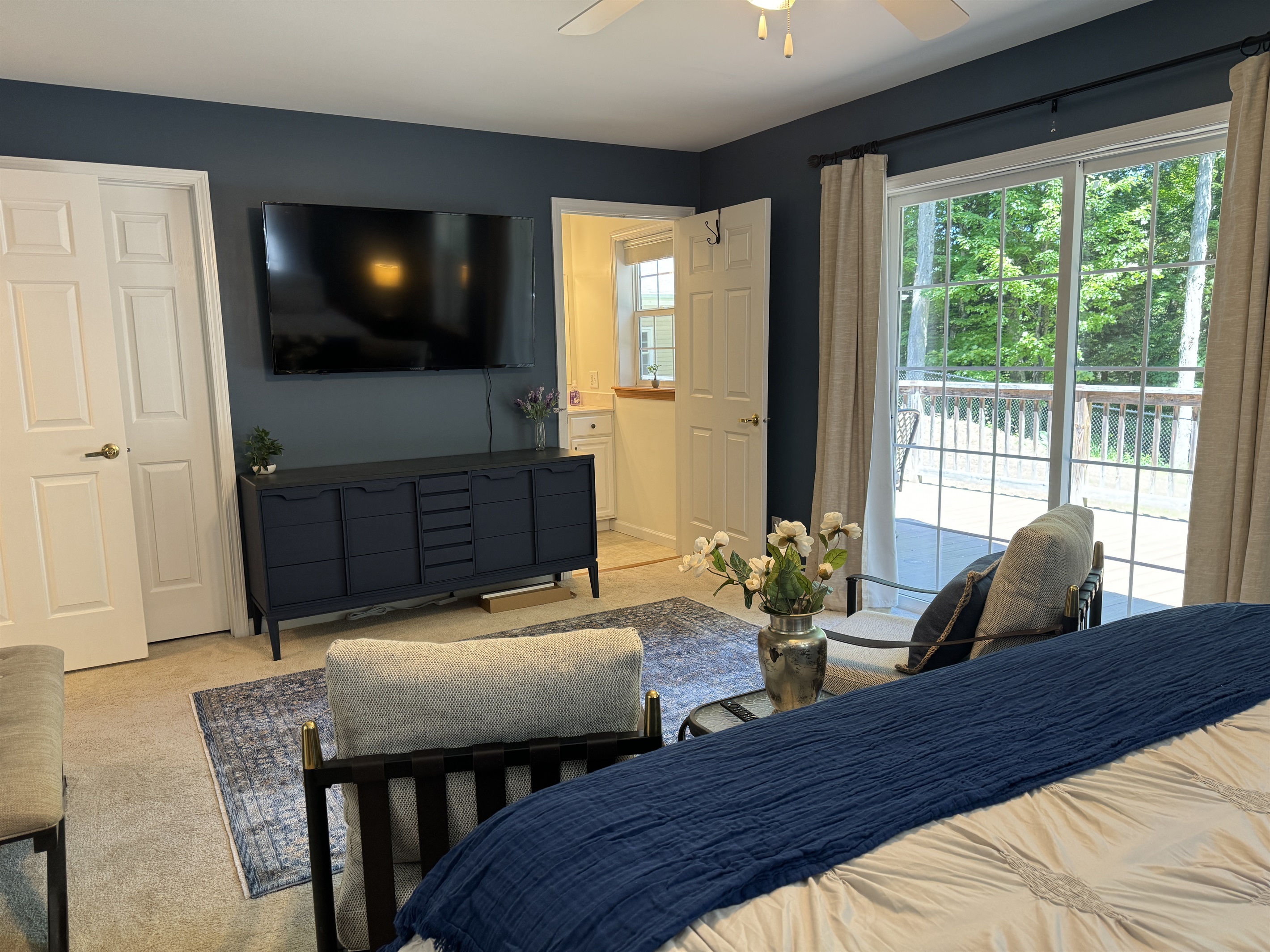 King primary bdrm w/ ensuite bath and access to deck