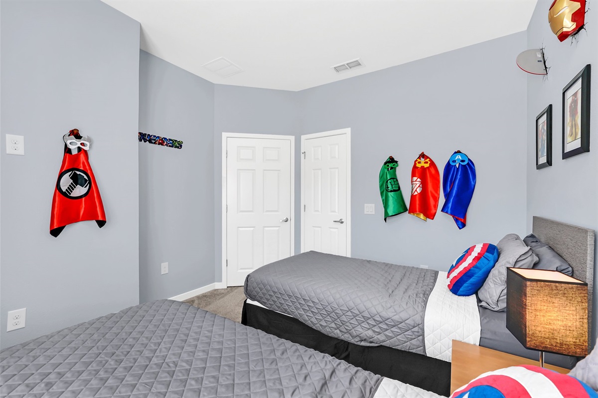 Guest room with 2 twin beds