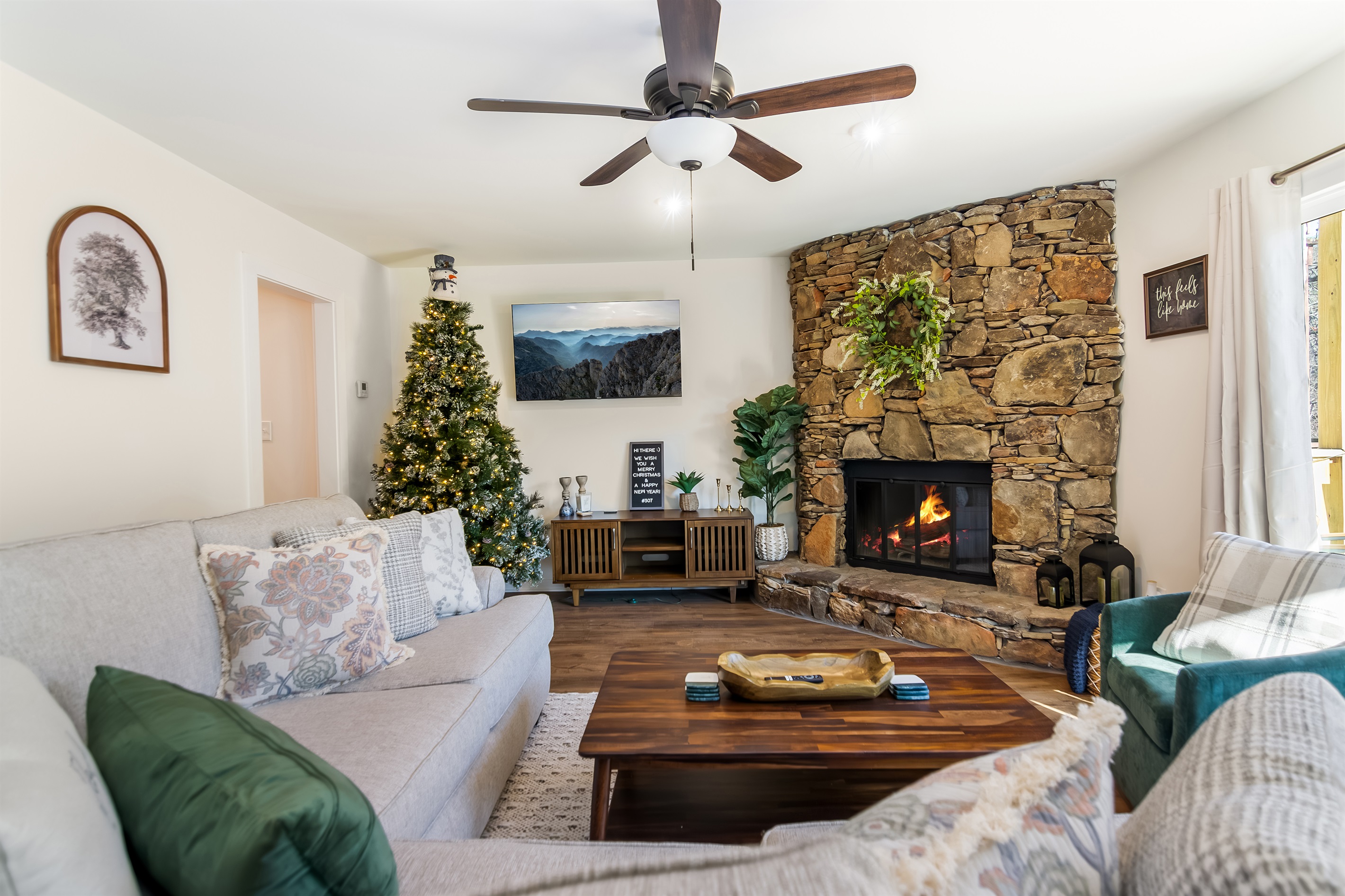 Luxury townhome + Modern + Walk to DT + Game Room 3