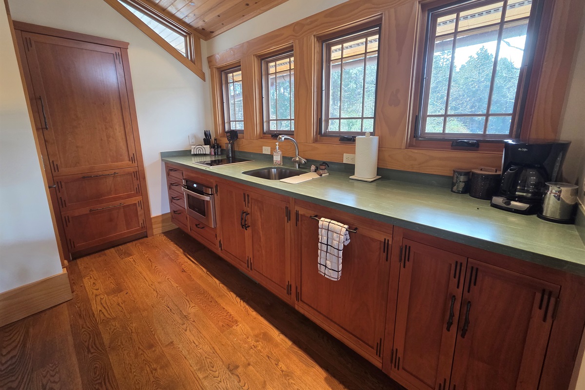 Enjoy a private carriage apartment with a charming, compact kitchen featuring a countertop stove—perfect for simple meals