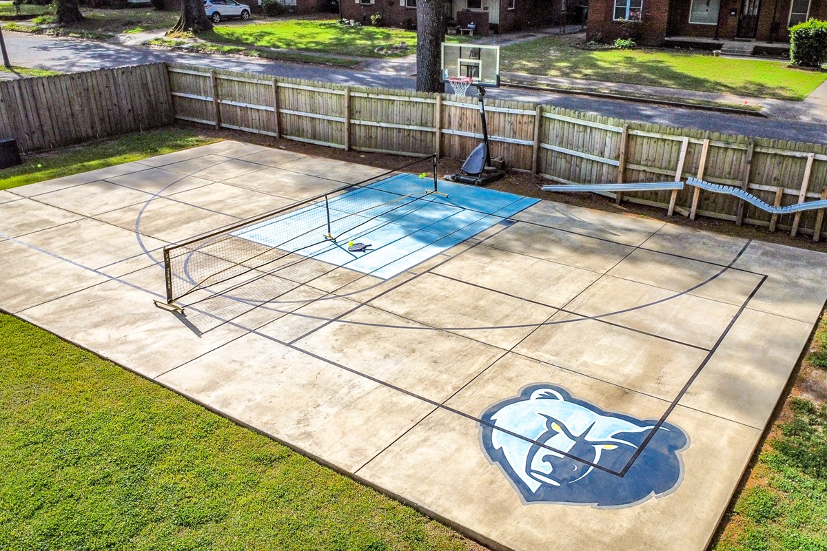Basketball/Pickleball court