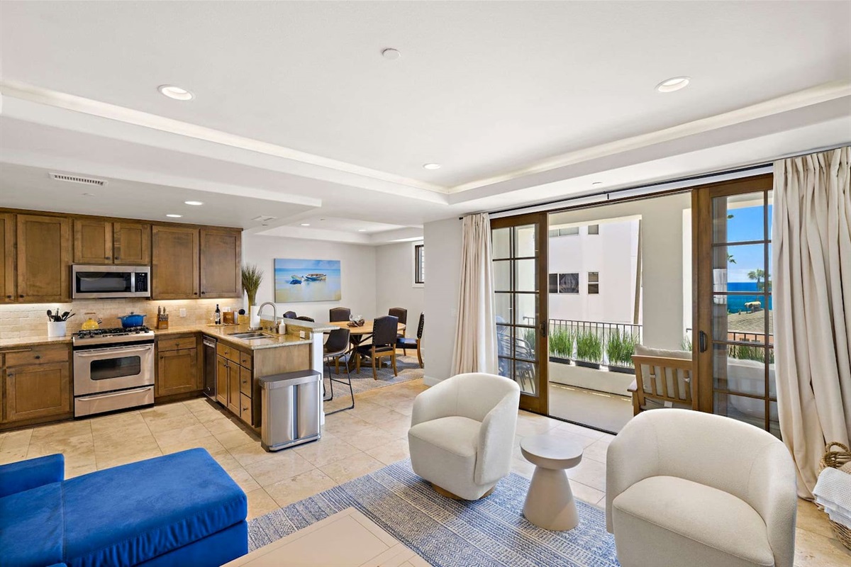 The open floorplan enables you to prepare meals for your friends and family without missing out on conversations or the view :)