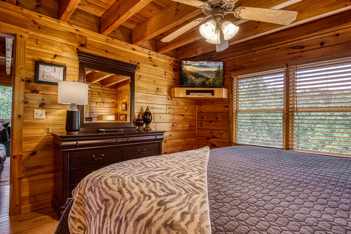 Main floor KING bed