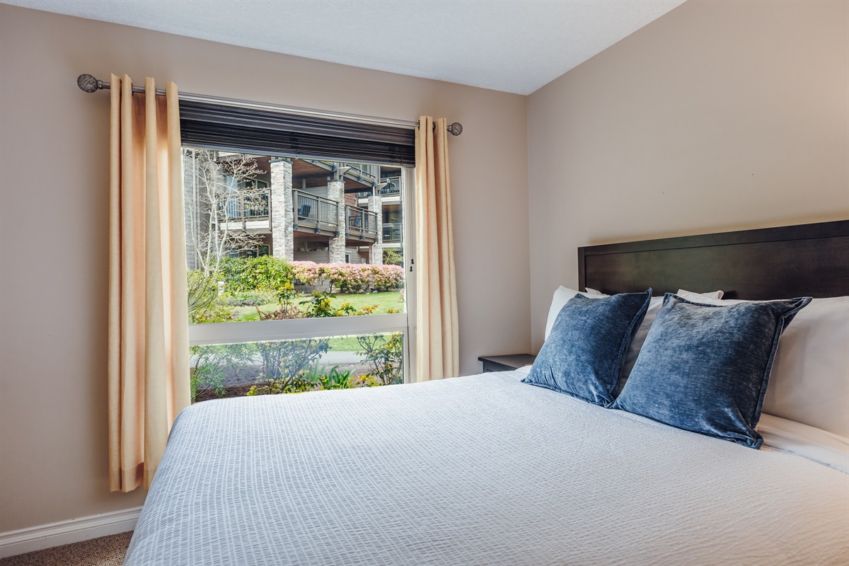 Unit B. Queen bed. Room darkening blinds. Streaming TV.