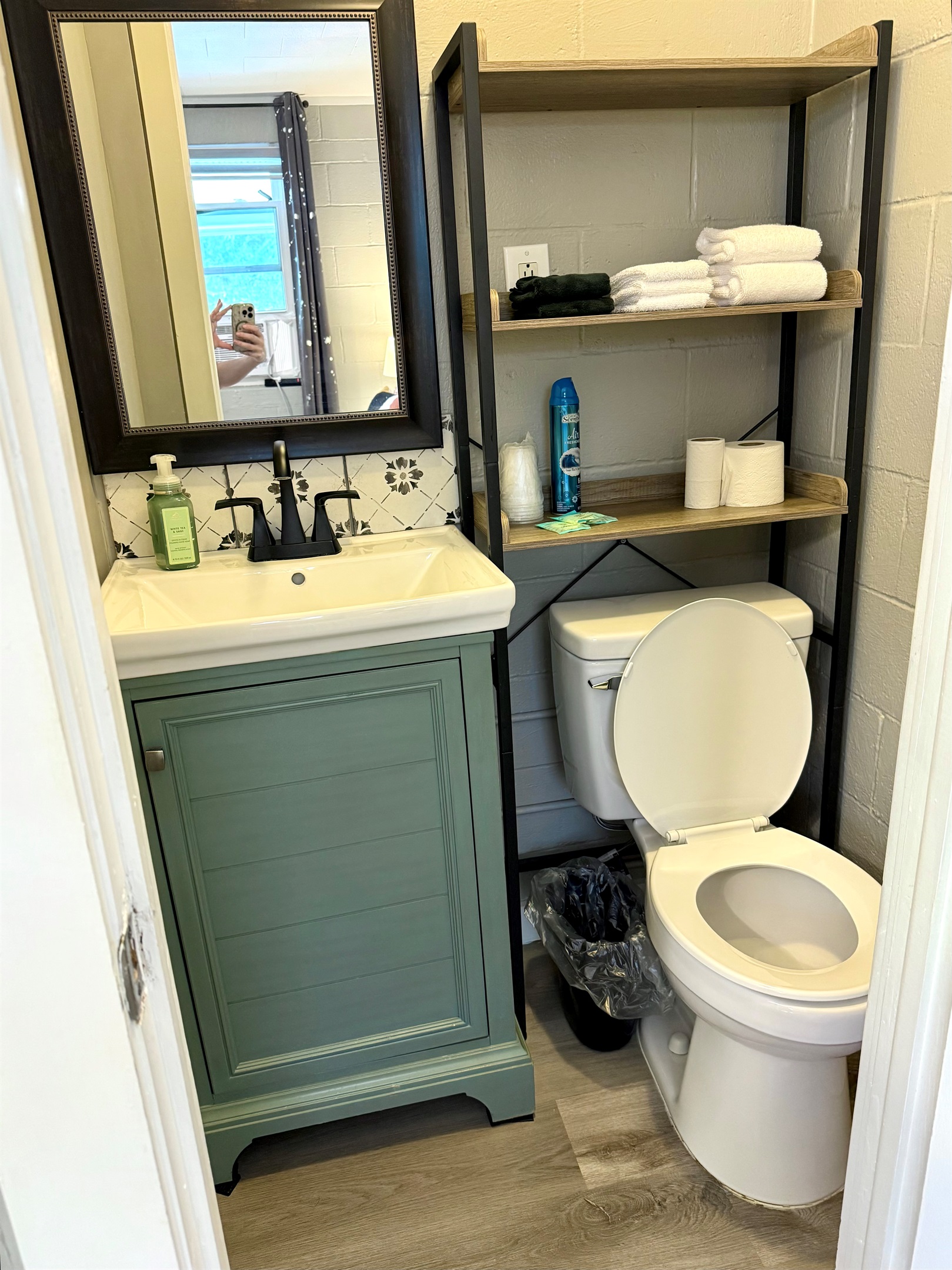 Small half bath off the queen room.