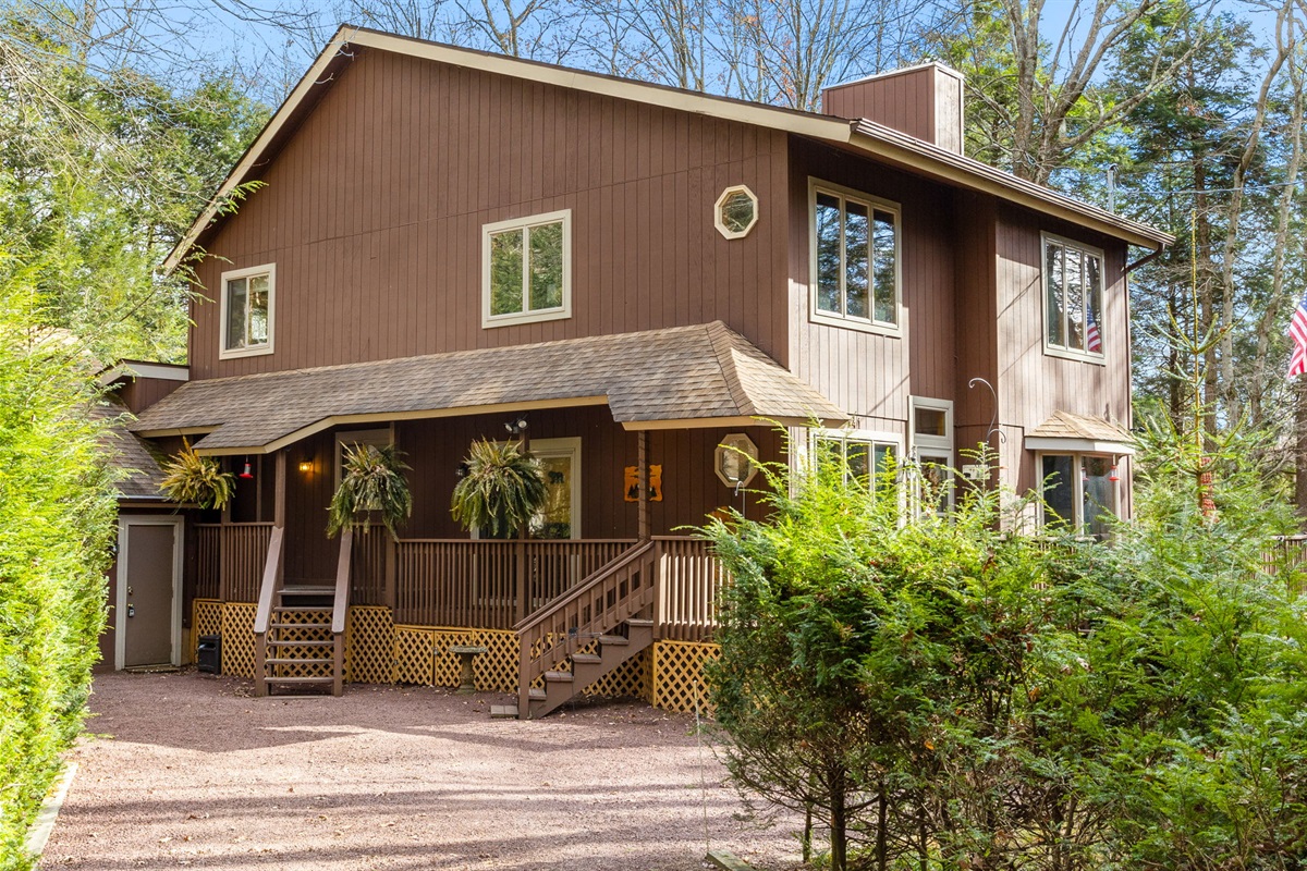 Ample driveway space to comfortably accommodate up to four cars