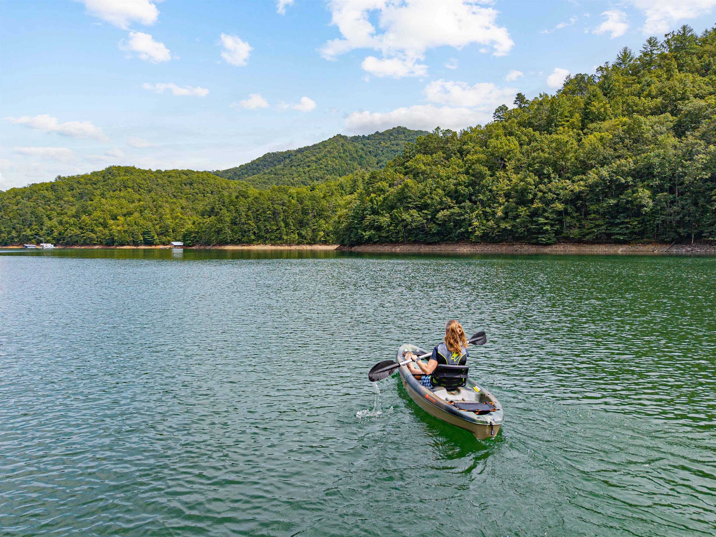 Adventure Awaits: Kayak through stunning mountain landscapes and serene waters!