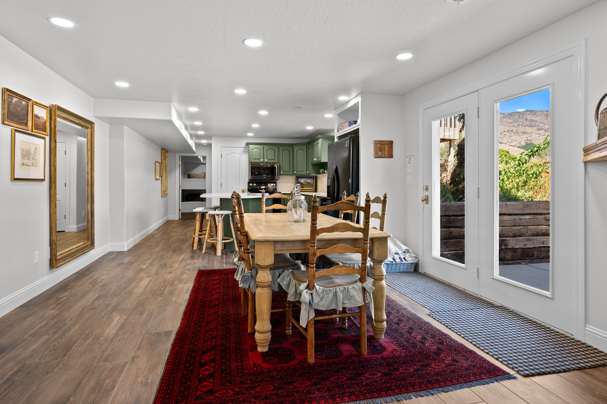 Designed for gatherings, this dining space flows effortlessly into the lower-level Living Area and kitchen while keeping the fireplace and outdoor scenery at the heart of the room.