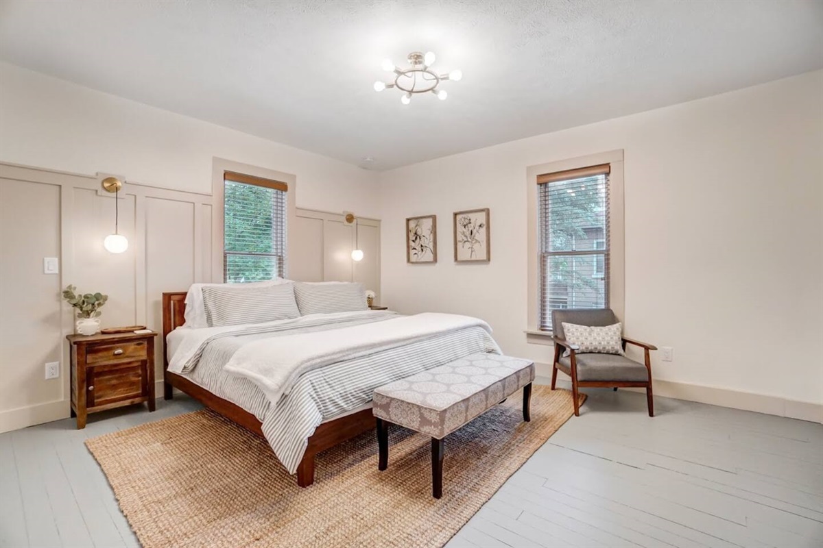 Bedroom 1 (King)