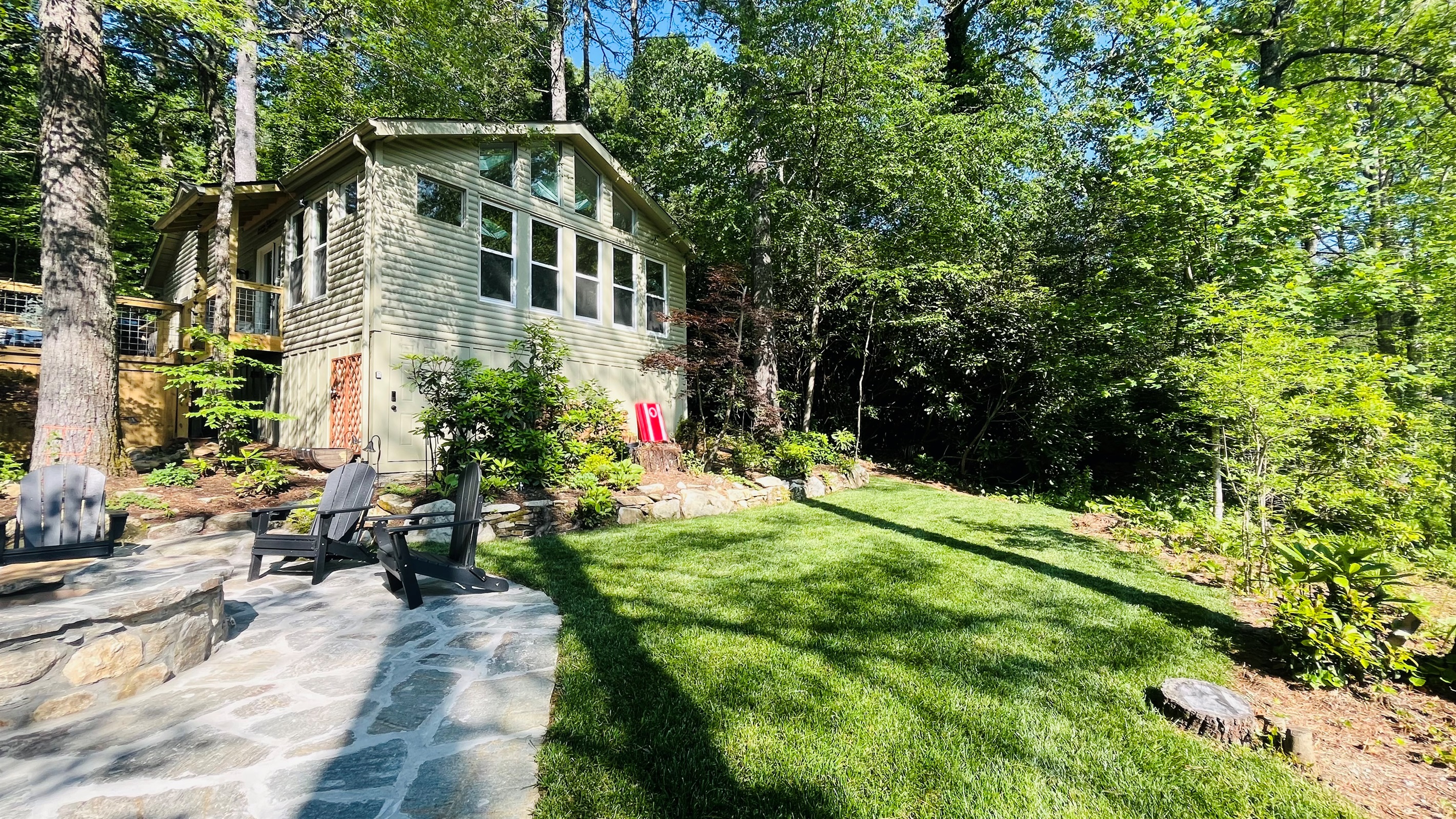 Cattail Cottage provides plenty of space for gatherings.