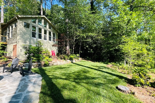 Cattail Cottage provides plenty of space for gatherings.