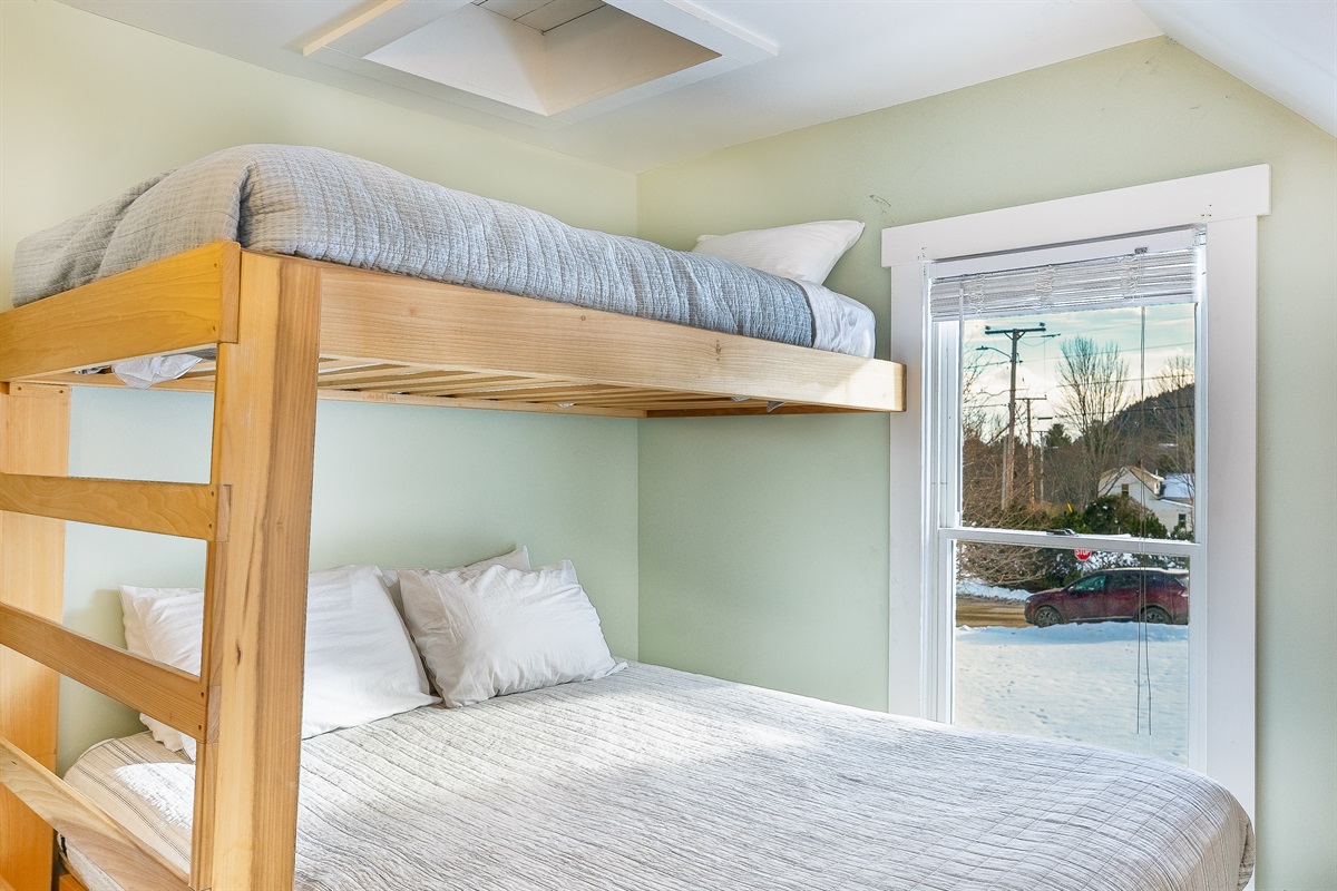 Bedroom - Queen - Twin - Bunk Rails in Master Closet