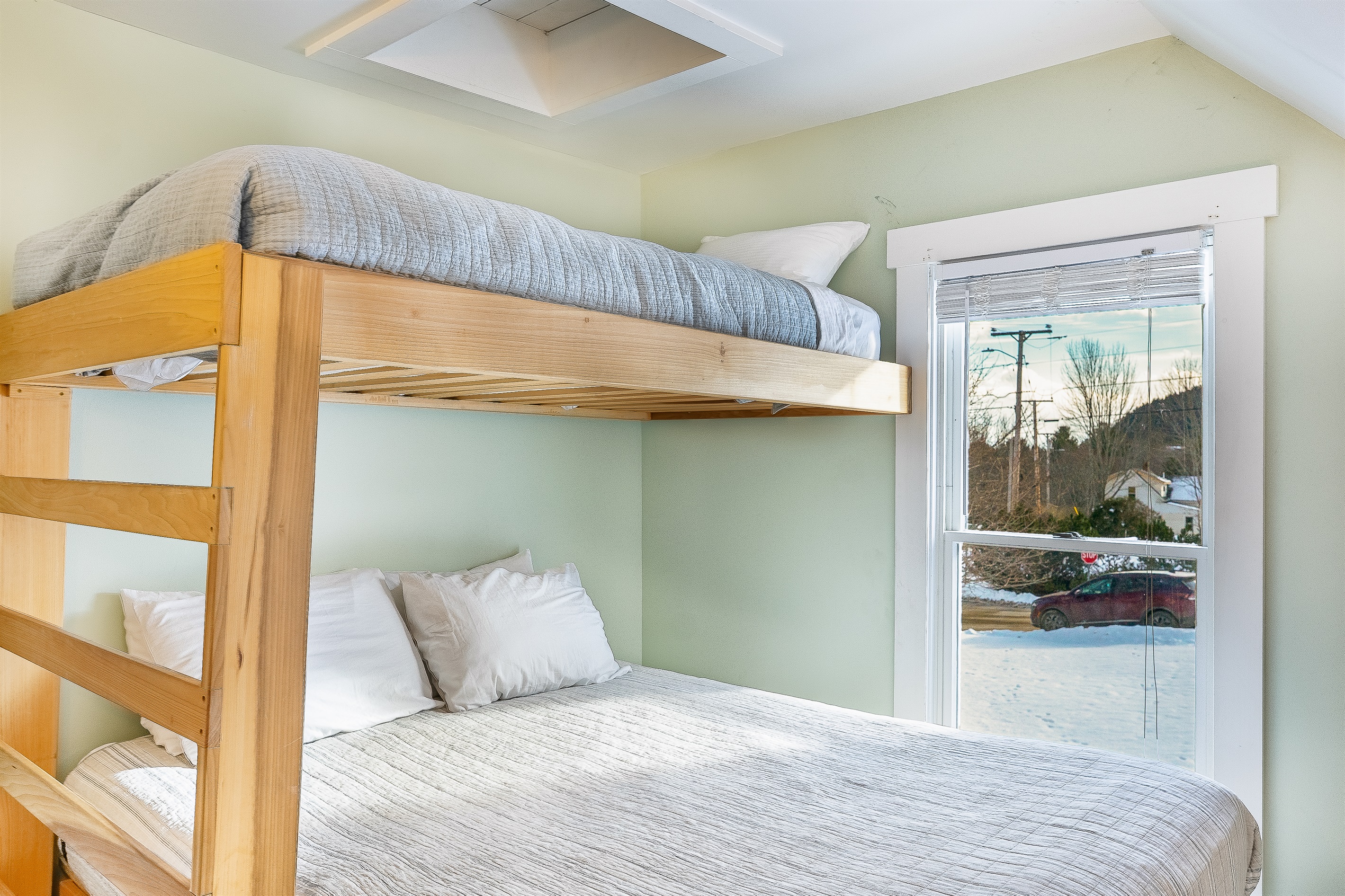 Bedroom - Queen - Twin - Bunk Rails in Master Closet