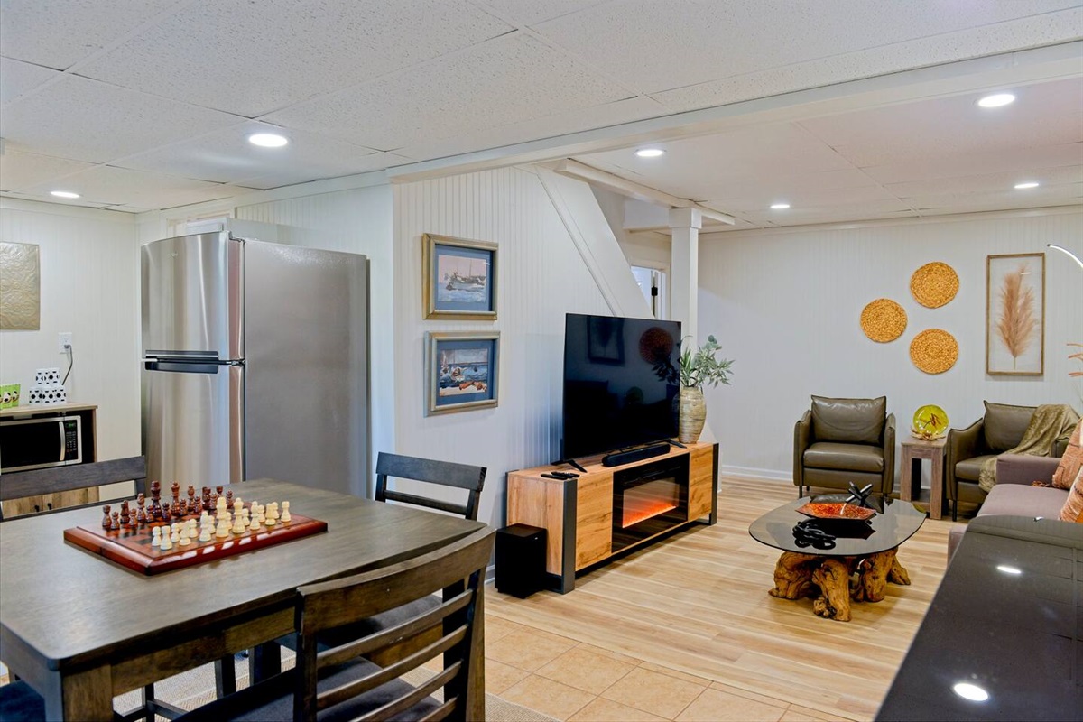 Such an open and inviting room!Basement level entertainment.