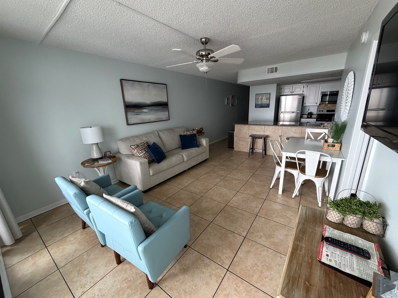 Living/Dining Area