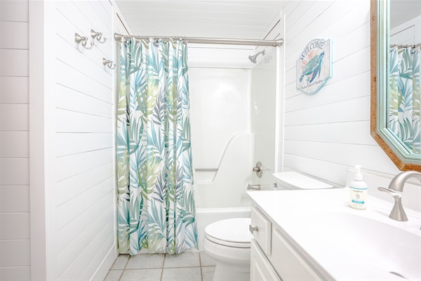 Guest Shower Tub
