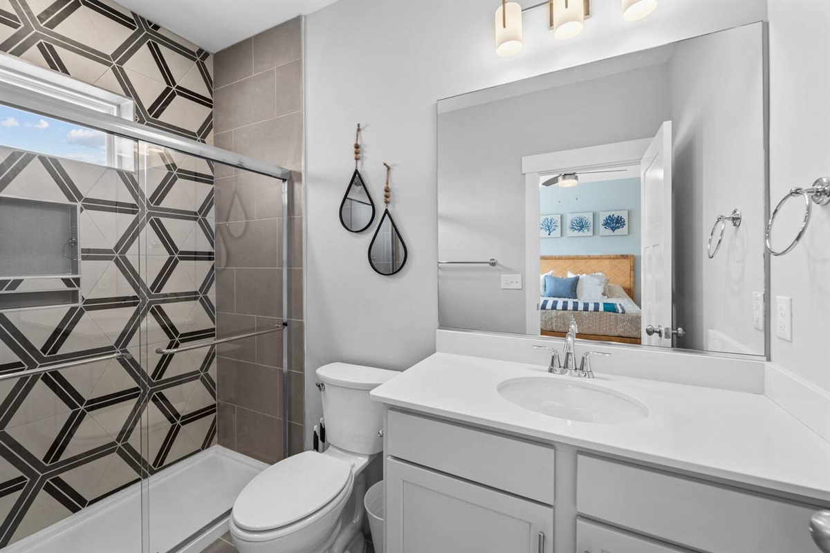 King Bed Ensuite Bath with shower