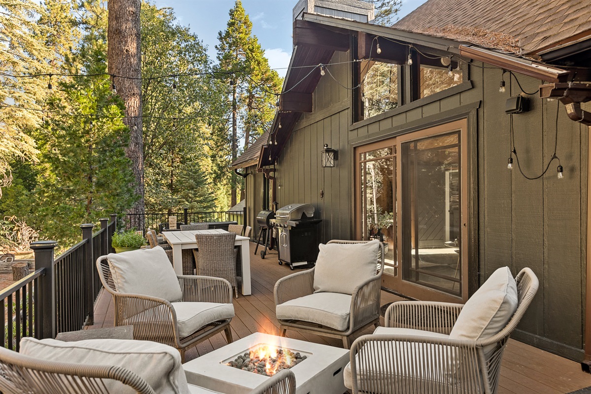 The spacious upper deck offers it all: outdoor dining, a cozy seating area with a fire pit, entertaining outdoor games, a BBQ, Smoker, and an outdoor heater!  Experience Lake Arrowhead's beauty to the fullest with this exceptional setup.