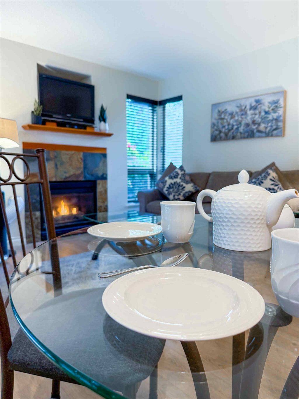 Unit B Roomy and cozy. Sleeps 4!