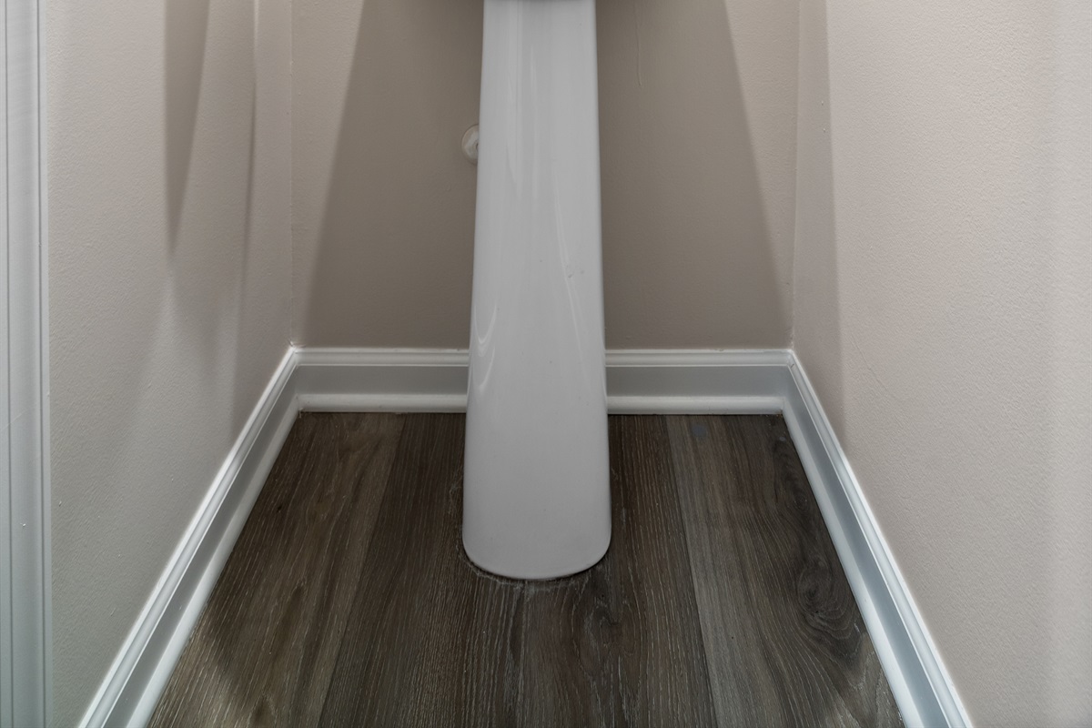 First floor powder bath