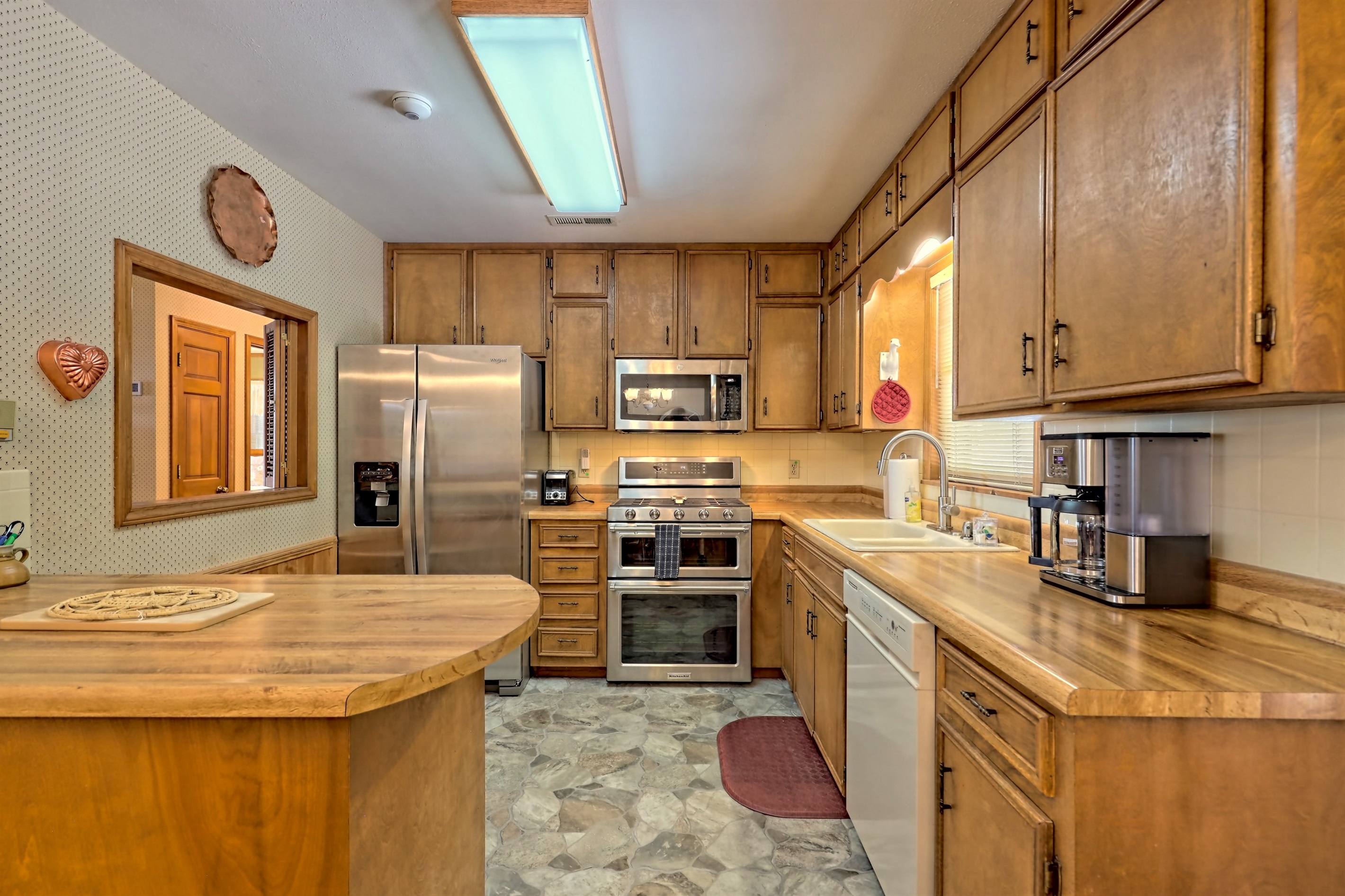 Gas stove - Drip Coffee Maker - Dishwasher