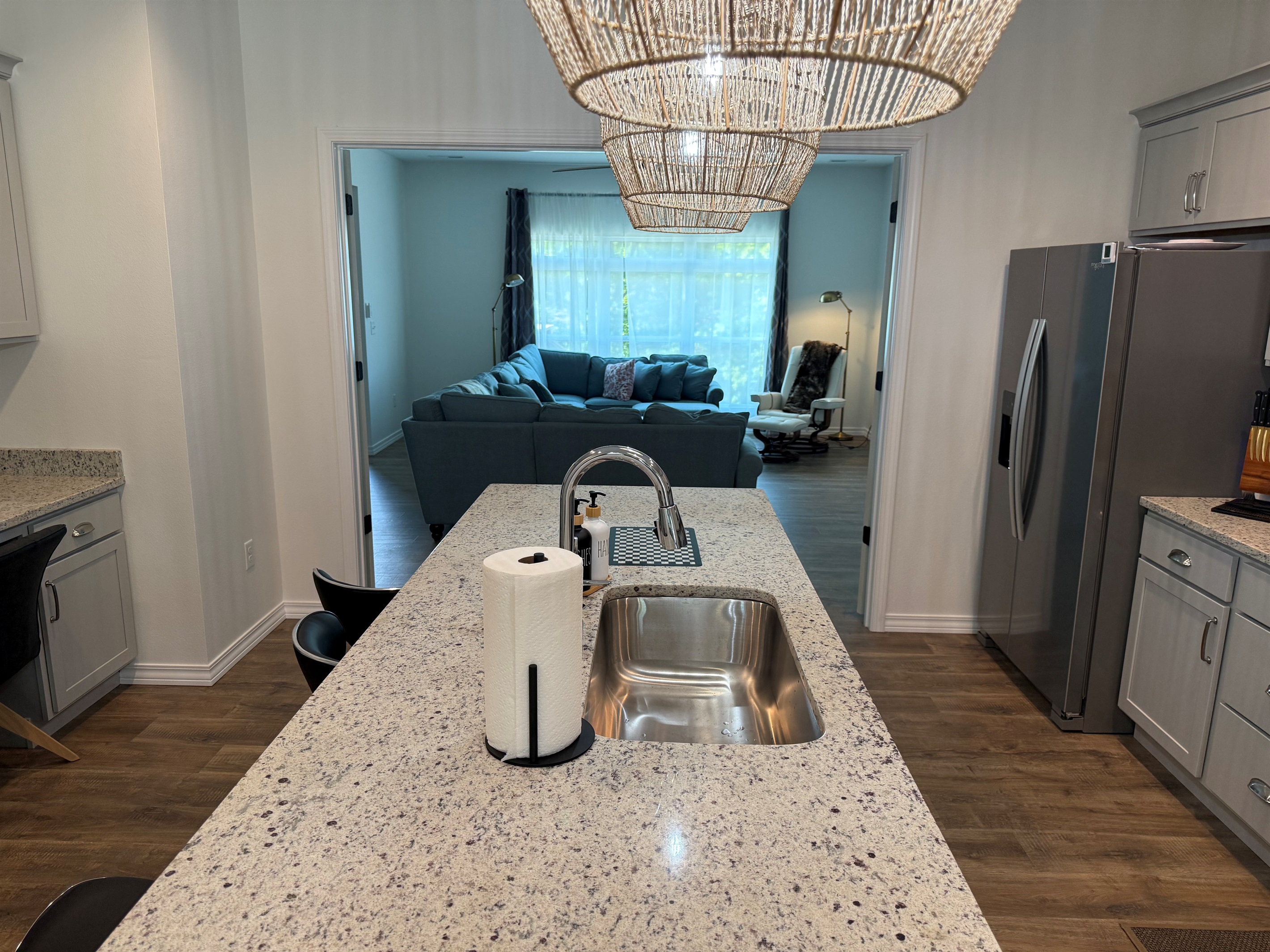 Large Kitchen island with sink and diswasher