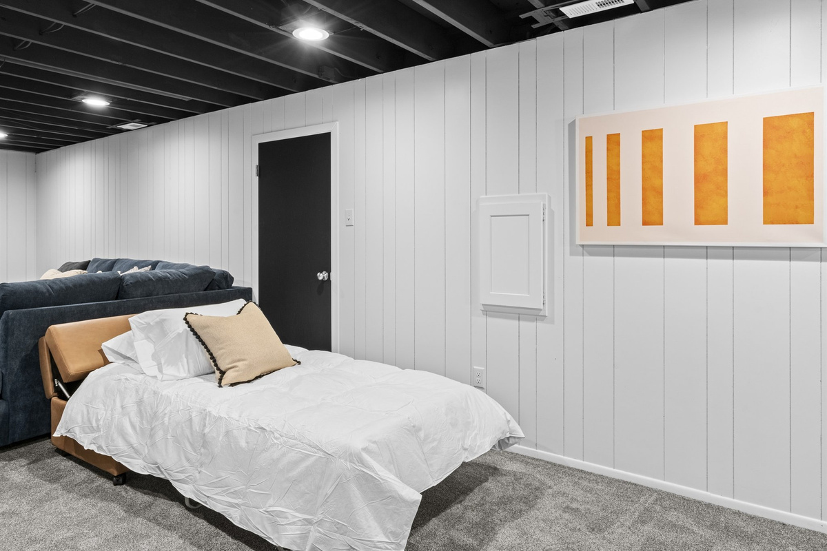 Retro Retreat: Family Room Pull-Out Twin