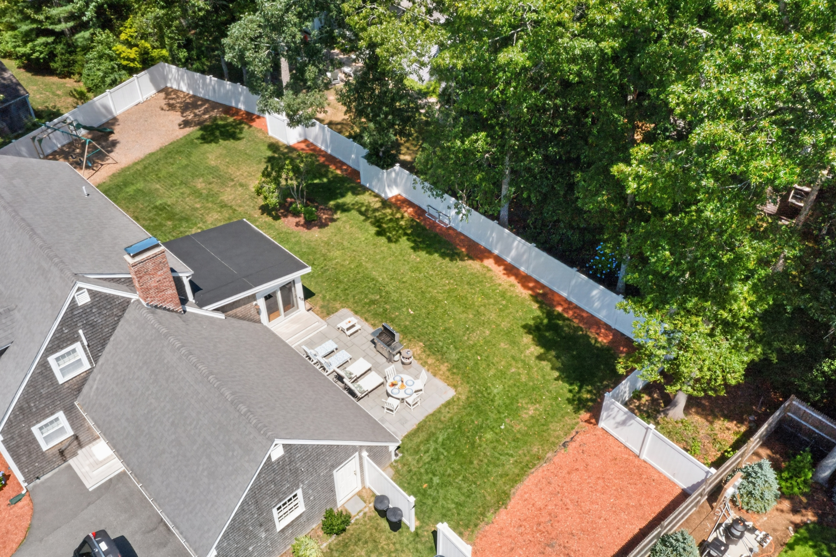 Peacefully located just minutes from Long Beach, bay access, and local attractions.