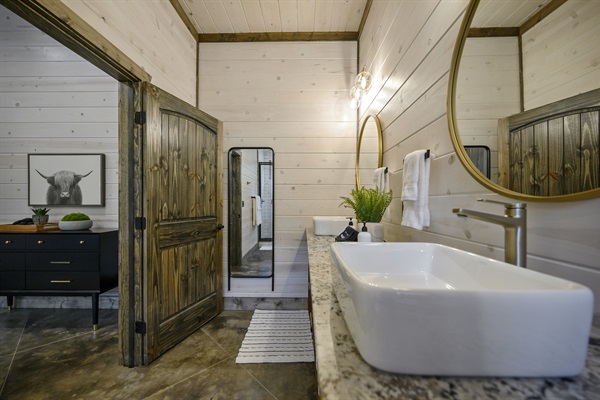 Bathroom 2: Double Vanity