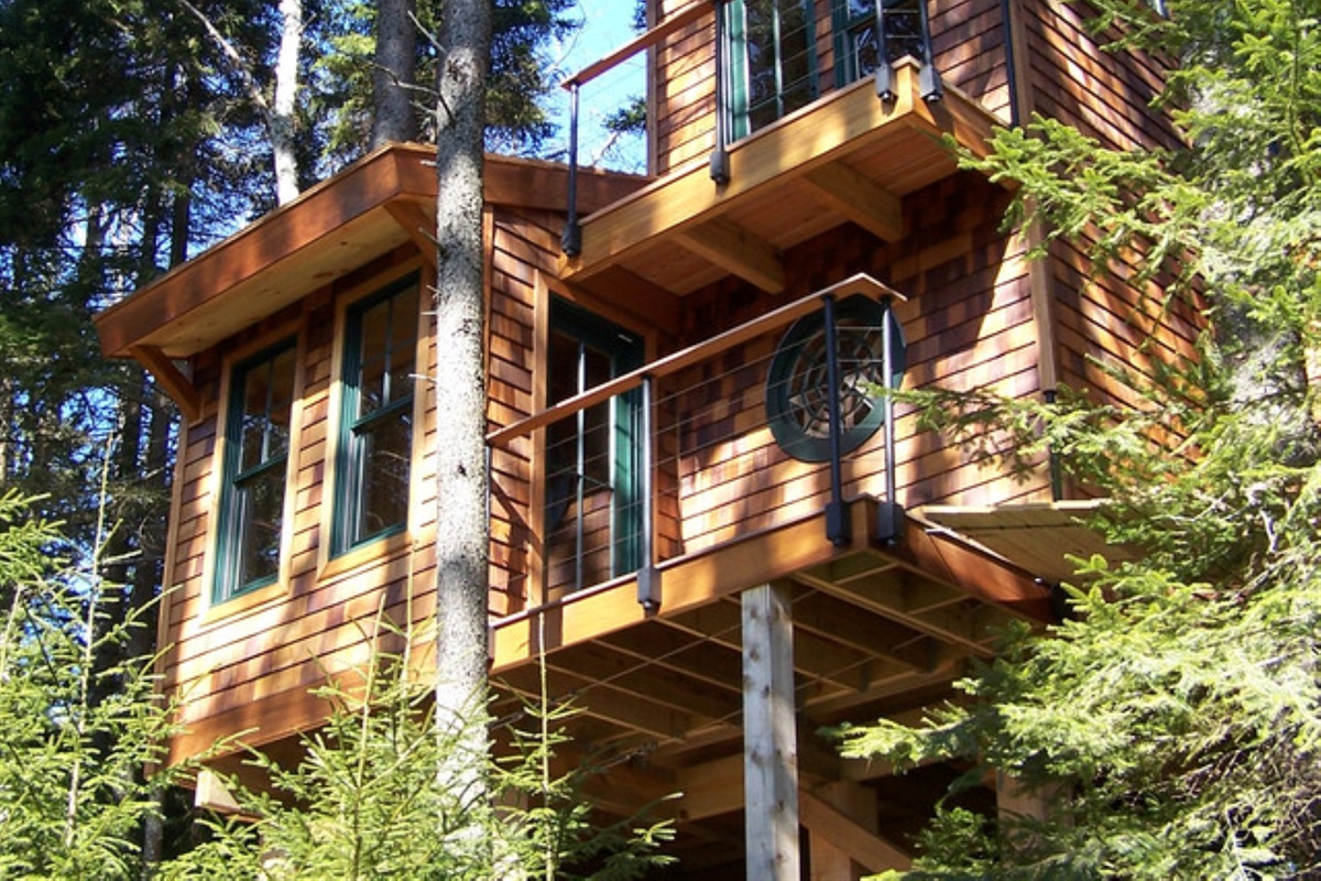 TreeHouse.....Located about 150 yards from the Maine House neat the tennis court and pool. 300 Sq ft. with King Bed in Loft, accessible by ladder.  Stunning views. 