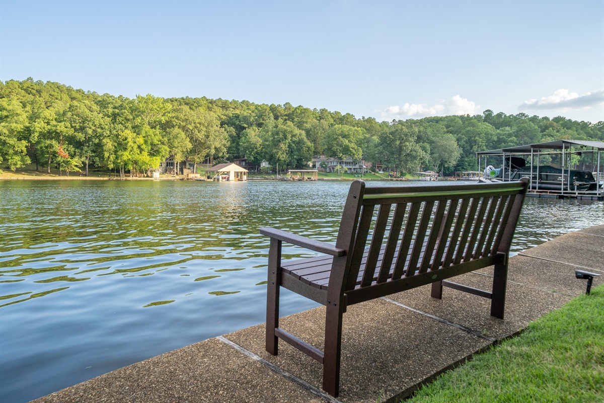 Relax Lakefront and Enjoy the View!