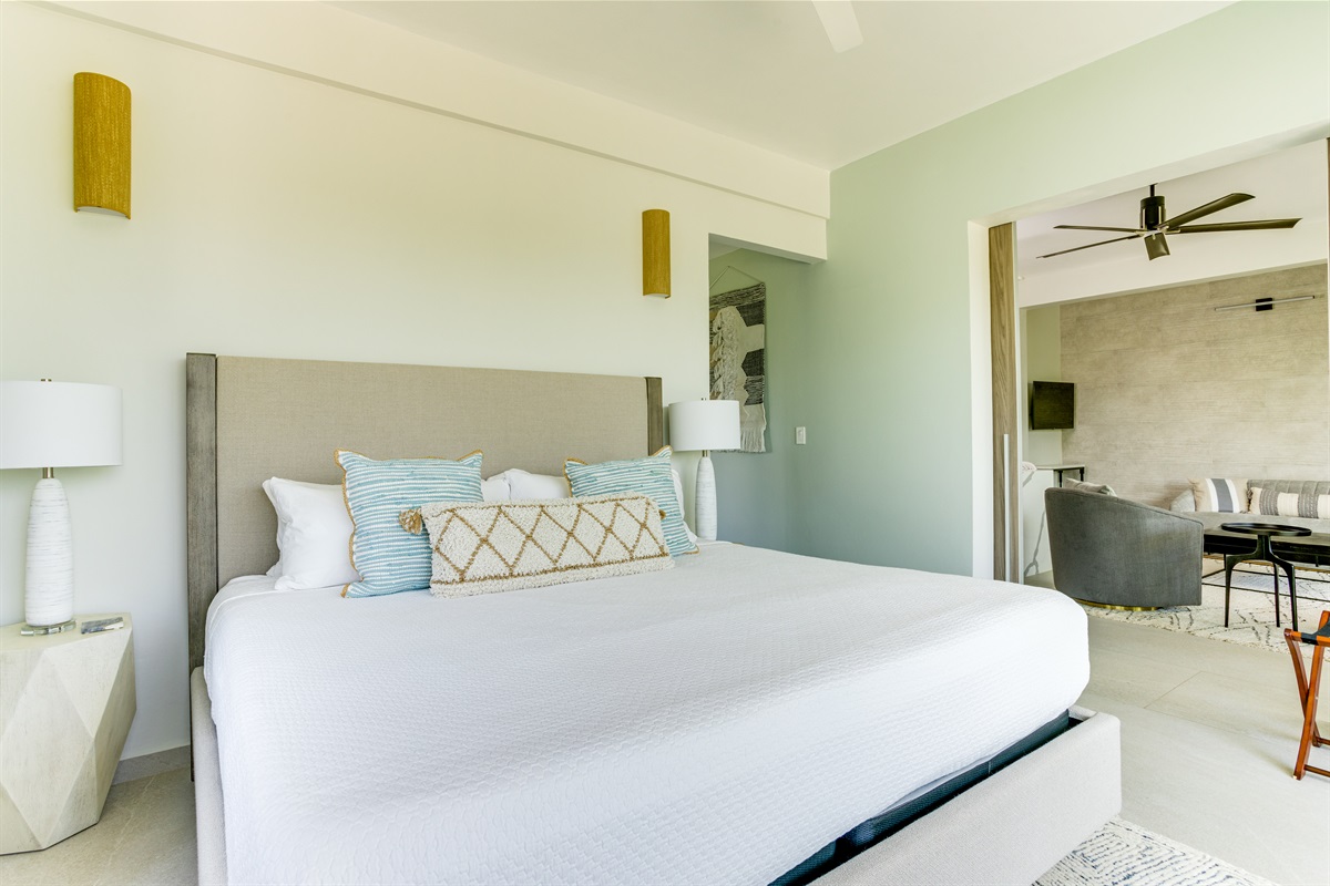 Bedroom 1: King Bed