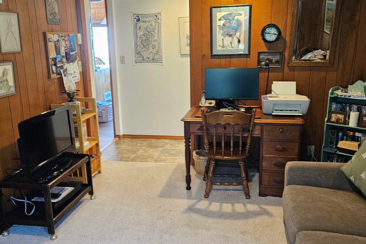 office with sofa-sleeper, desk with printer & Monitor and a TV